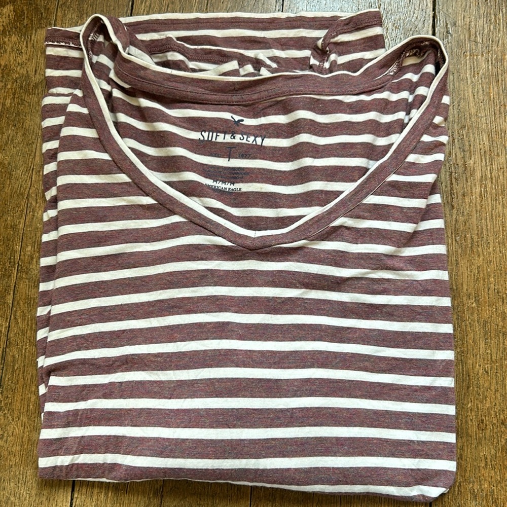 Soft & sexy American Eagle tee